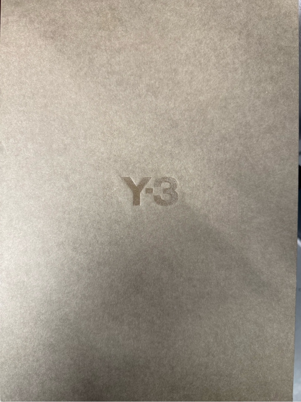 Adidas Y3 Gazelle Collaboration Sold Out in Stores
Cream Suede Low-Top Sneaker - Picture 7 of 7